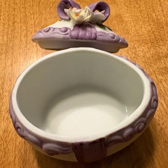 Vintage Lefton China Hand Painted Egg Trinket Box - Picture 3 of 4